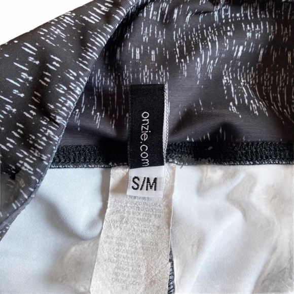 Onzie Black and White Pattern Leggings - Picture 8 of 11